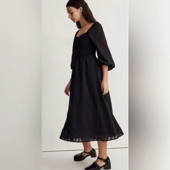 Madewell Lucie Sweetheart Smocked Bodice Puff Sleeve Satin Midi Dress in black - Picture 5 of 9